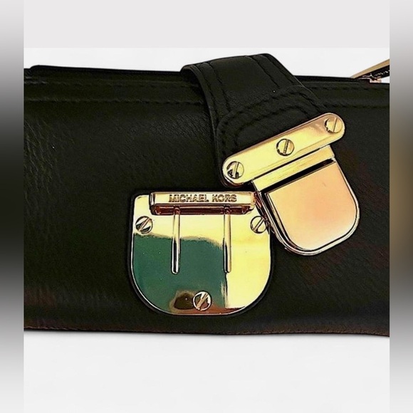 Michael Kors COLLECTION Buttery Soft Leather Continental Wallet (Like New) - Picture 3 of 14